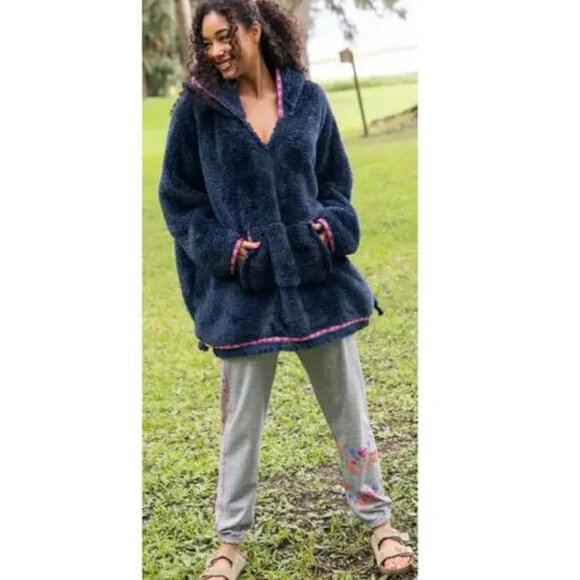 Natural Life Oversized Sherpa Blanket Hoodie One Size Blue with Pink Ribbon Trim - Picture 1 of 10